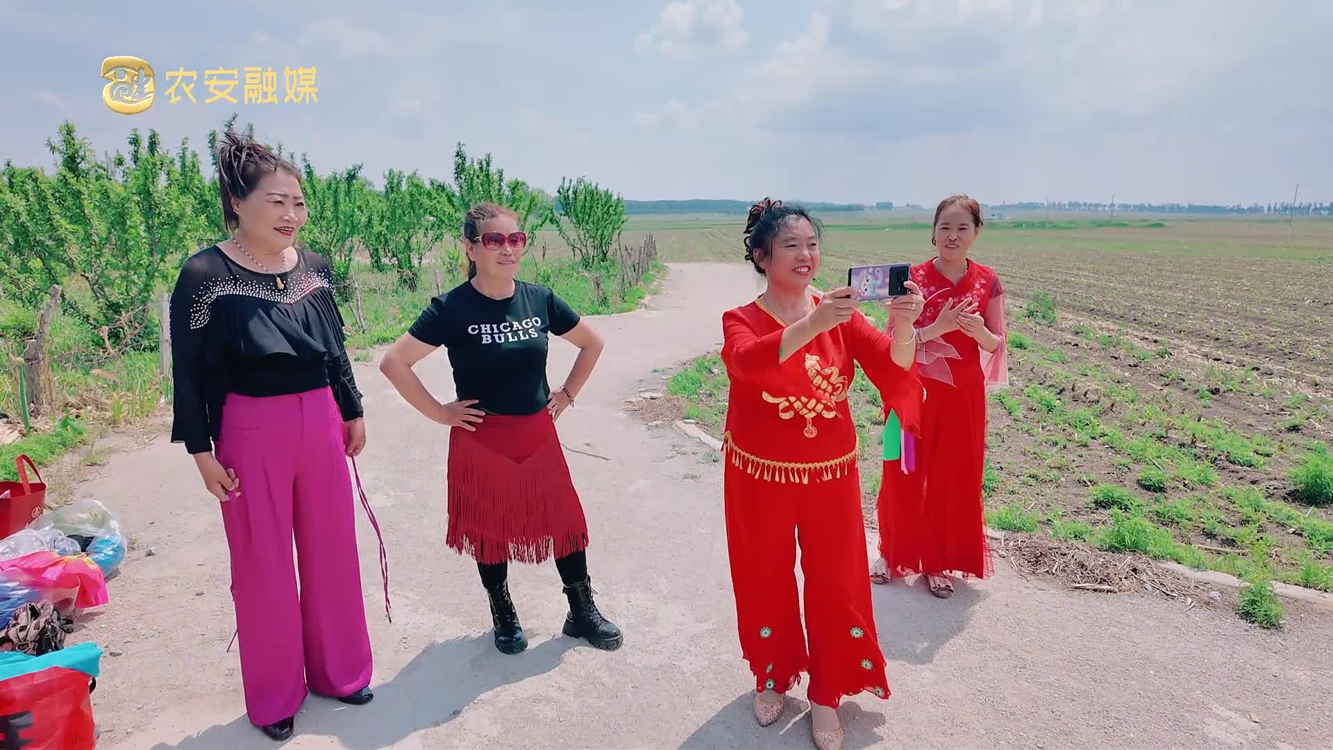 巴吉垒镇农民农忙之外欢乐多(作者：赵己诚 杜建峰)