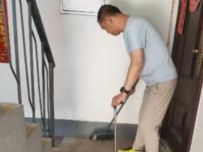 辉南县人民法院开展环境卫生整治志愿服务活动