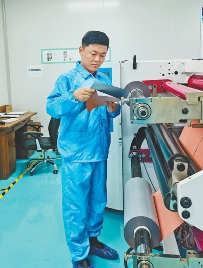 “家乡培养了我们，我们更要回报家乡”（我的家乡我建设）