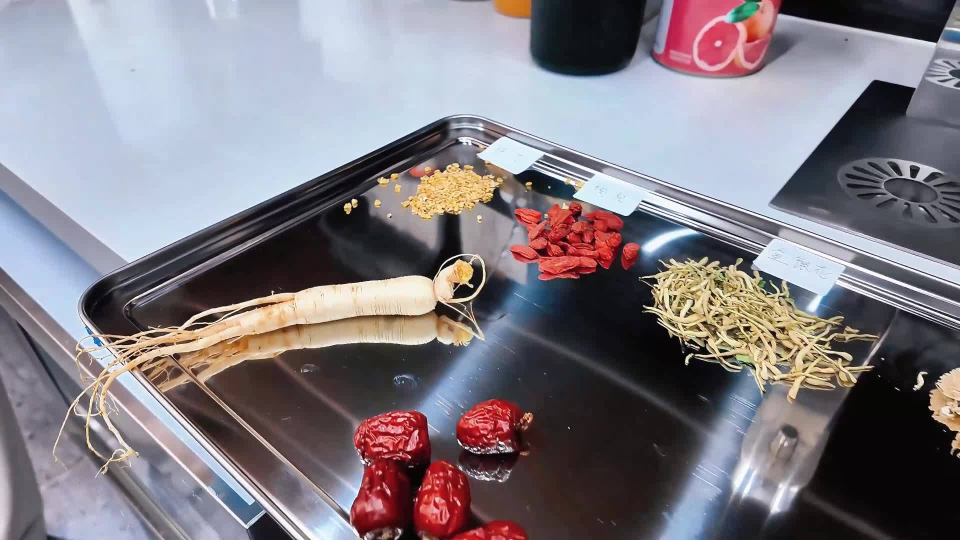 中医文化夜市今晚启幕！爆款预定颐楚养生饮，带你 “吨吨” 喝出健康~