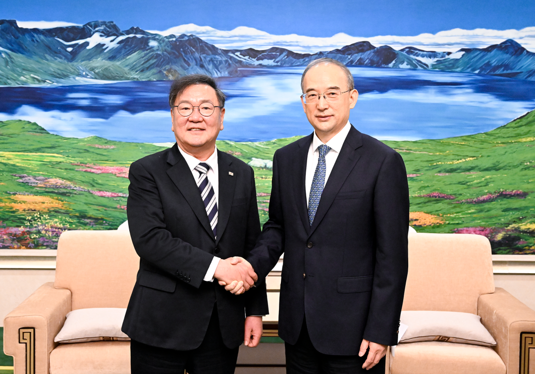 黄强会见韩国国会韩中议员联盟代表团一行