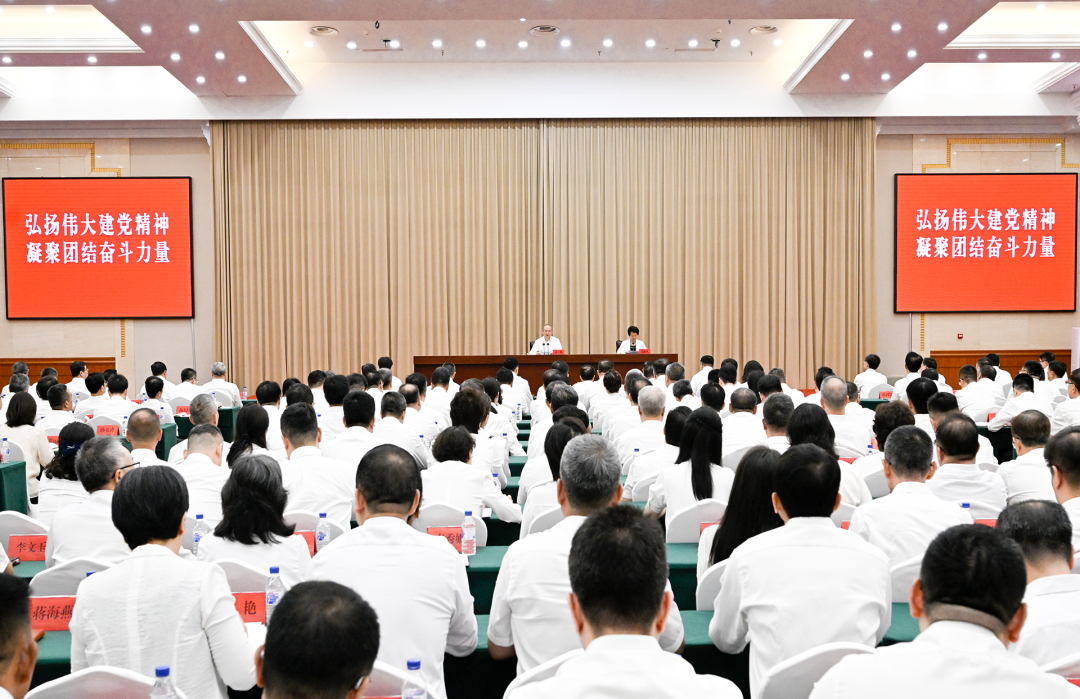 黄强为省委机关党员干部讲专题党课
