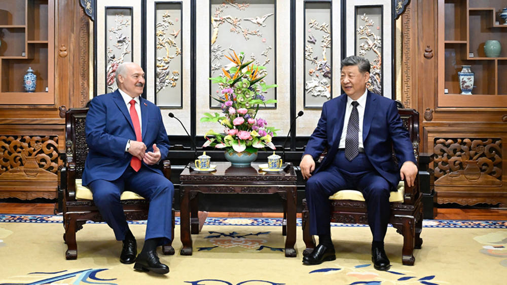 习近平会见白俄罗斯总统卢卡申科