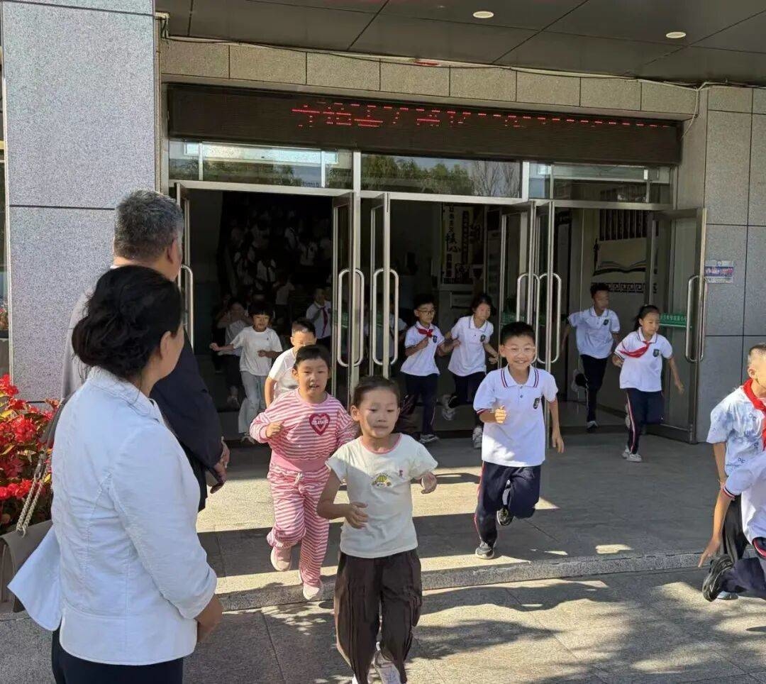 消防演练进校园 筑牢安全&ldquo;防火墙&rdquo;&mdash;&mdash;铁北街道中天社区联合公主岭市站前小学开展消防演练活动