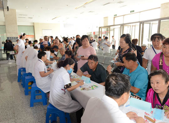 市医院“义诊”活动