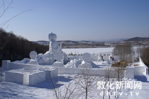 工匠精心雕凿  观音化现冰雪园[组图]