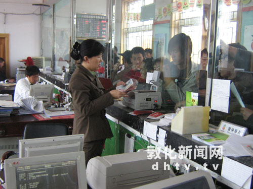 雁鸣湖镇及时发放直补资金[图]