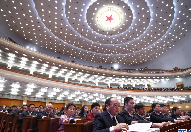 习近平等党和国家领导人出席全国政协十三届一次会议闭幕会