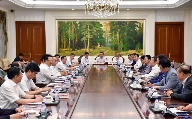 省政府与陕西企业家代表团举行工作座谈会 景俊海出席