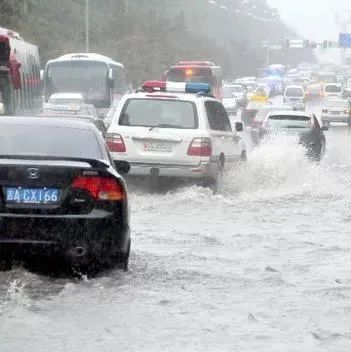 100秒速览暴雨天气安全驾驶指南