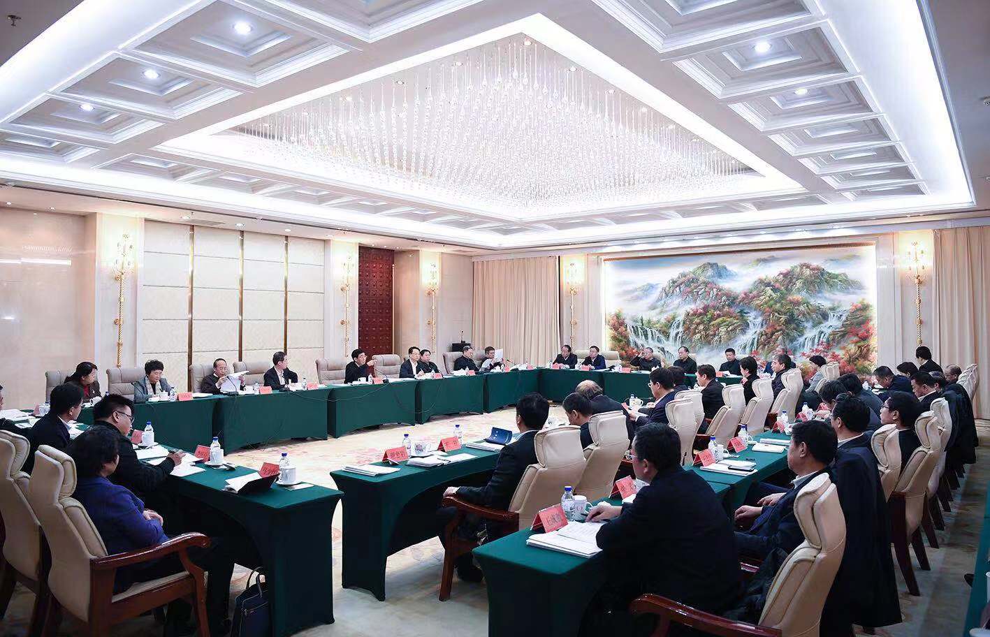 巴音朝鲁在全省脱贫攻坚领导小组会议上强调 突出精准  压实责任 强化作风 以攻城拔寨的决心打赢脱贫攻坚战 景俊海出席