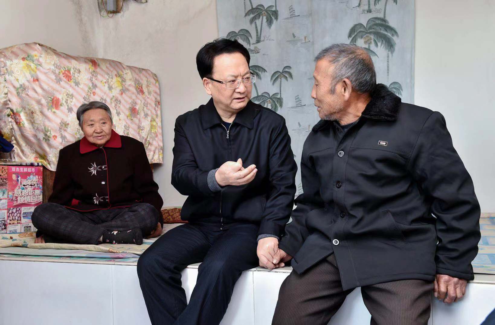 景俊海在通榆县扶贫联系点调研时强调 强化产业支撑和保险兜底 坚决按时限标准全面脱贫