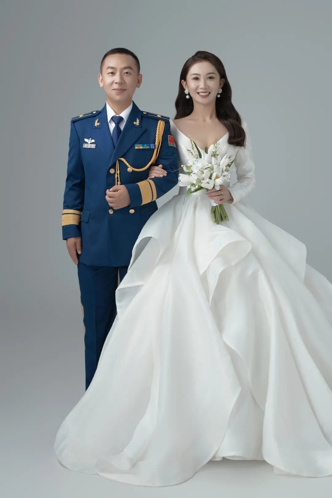 军人结婚礼服图片